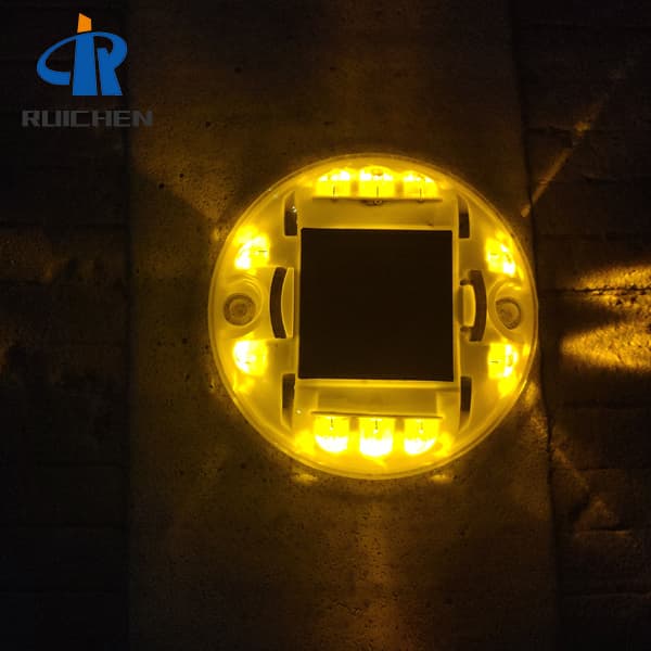 Customized Solar Cat Eyes Road Stud In Uae For Tunnel